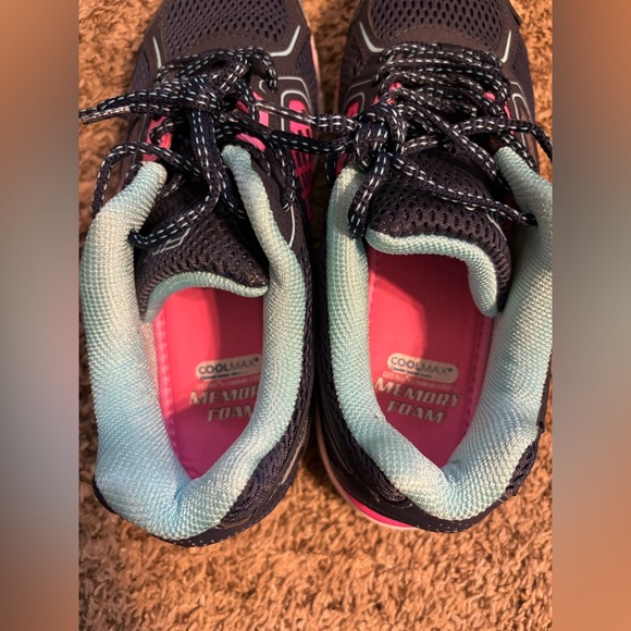 amazon women's fila sneakers